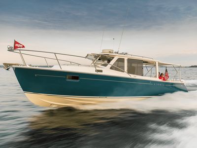 2025 MJM 35 — front three-quarter view