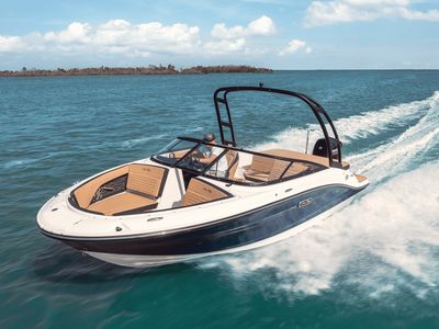 2026 Sea Ray SPX 190 Outboard — front three-quarter view