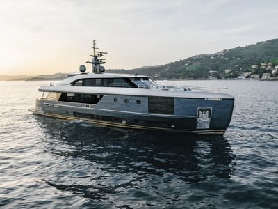 2026 Azimut Magellano 30M — front three-quarter view