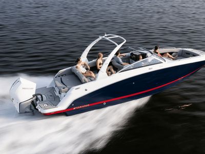 2025 Four Winns HD8 Outboard — front three-quarter view
