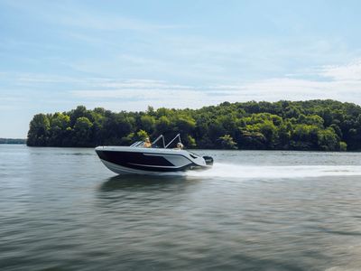 2025 Bayliner D22 — front three-quarter view