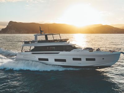 2026 Azimut Fly 82 — front three-quarter view
