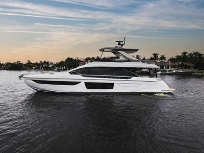 2025 Azimut Fly 68 — front three-quarter view