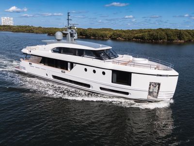 2026 Azimut Magellano 30M — front three-quarter view