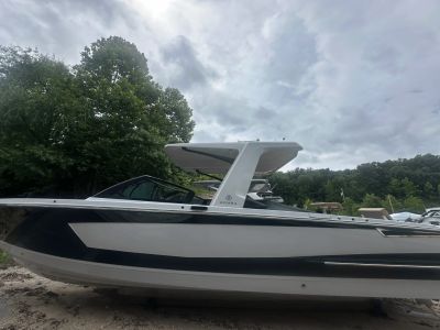 2024 Aviara AV32 — front three-quarter view