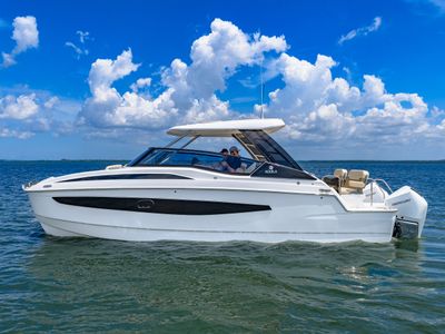 2026 Aquila 32 Sport — front three-quarter view