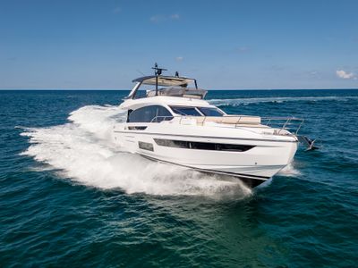 2026 Azimut Fly 72 — front three-quarter view