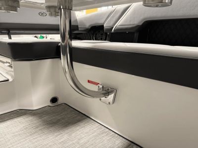 2025 Cobalt R8 Outboard - Photo 88
