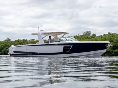 2025 Aviara AV40 Outboard — front three-quarter view