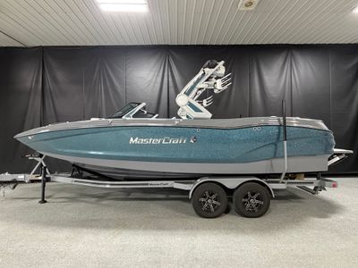 2025 Mastercraft X24 — front three-quarter view