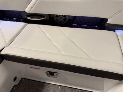 2025 Cobalt R6 Outboard — photo 41 view