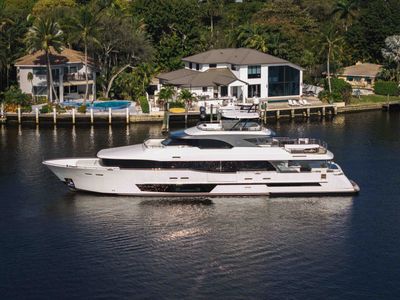 2026 Ocean Alexander 37L — front three-quarter view
