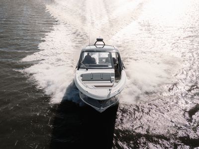 2023 Sea Ray 370 Sundancer Outboard — front three-quarter view