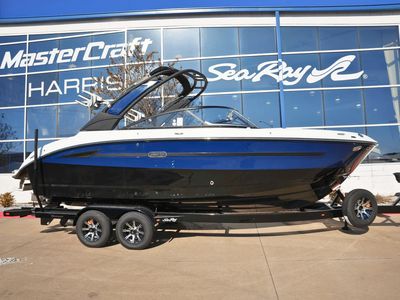 2025 Sea Ray SDX 250 Surf — front three-quarter view