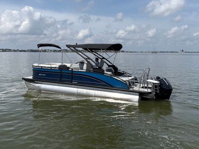 2025 Harris 230 Solstice — front three-quarter view