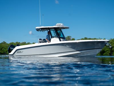 2026 Boston Whaler 280 Outrage — front three-quarter view