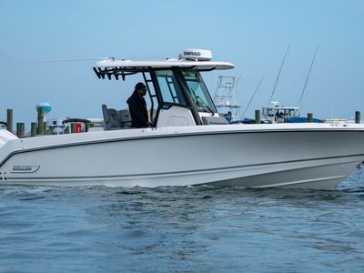 2026 Boston Whaler 280 Outrage — front three-quarter view