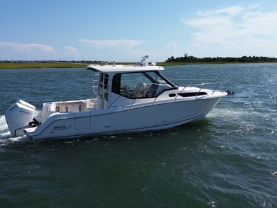 2026 Boston Whaler 325 Conquest — front three-quarter view