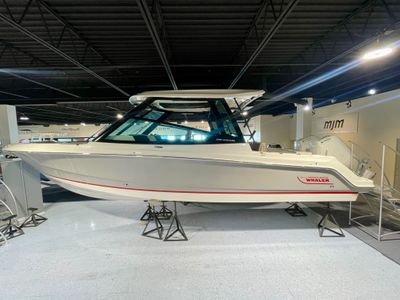 2026 Boston Whaler 330 Vantage — front three-quarter view