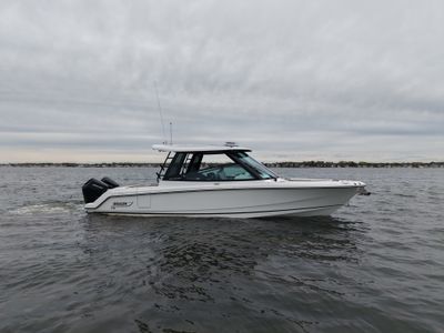 2026 Boston Whaler 330 Vantage — front three-quarter view