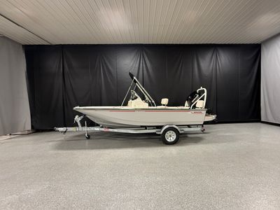 2026 Boston Whaler 170 Montauk — front three-quarter view