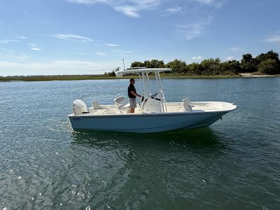2025 Boston Whaler 210 Montauk — front three-quarter view