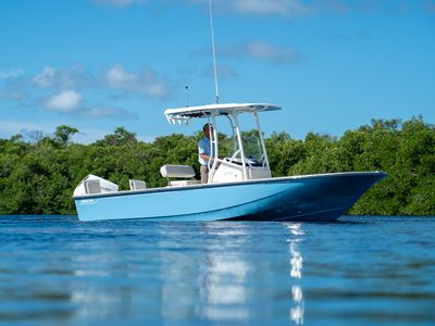 2026 Boston Whaler 210 Montauk — front three-quarter view