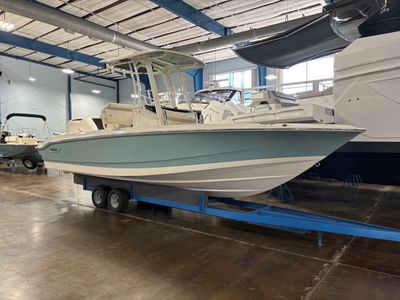 2026 Boston Whaler 220 Dauntless — front three-quarter view