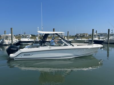 2026 Boston Whaler 240 Vantage — front three-quarter view