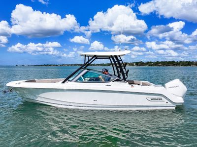 2026 Boston Whaler 240 Vantage — front three-quarter view
