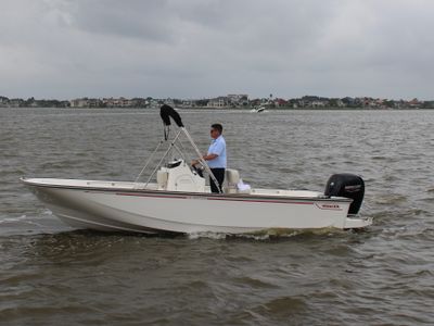 2026 Boston Whaler 190 Montauk — front three-quarter view