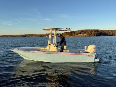 2026 Boston Whaler 190 Montauk — front three-quarter view