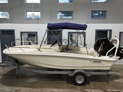 2026 Boston Whaler 160 Super Sport — front three-quarter view