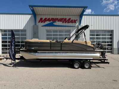 2025 Harris 230 Sunliner — front three-quarter view