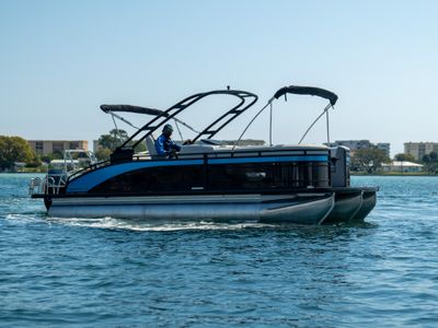 2025 Harris 230 Solstice — front three-quarter view