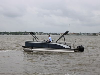 2025 Harris 230 Cruiser — front three-quarter view