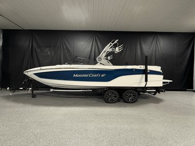 2026 Mastercraft XT23 — front three-quarter view