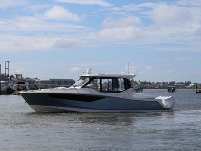 2026 Boston Whaler 405 Conquest — front three-quarter view