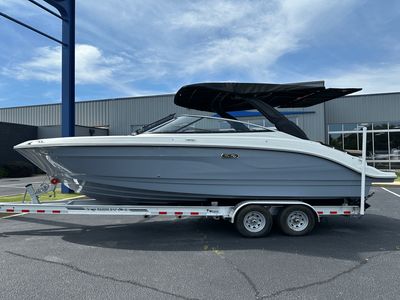 2026 Sea Ray SLX 260 — front three-quarter view