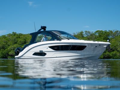 2026 Sea Ray Sundancer 370 Outboard — front three-quarter view