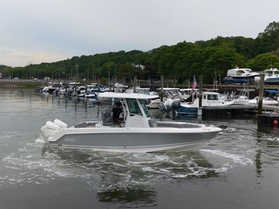 2026 Boston Whaler 250 Outrage — front three-quarter view