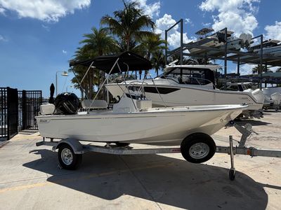 2026 Boston Whaler 170 Montauk — front three-quarter view