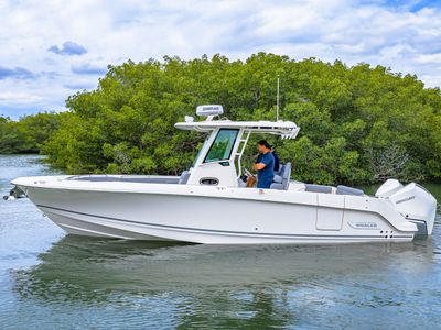 2026 Boston Whaler 280 Outrage — front three-quarter view