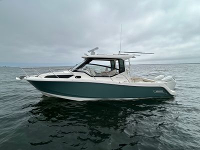 2026 Boston Whaler 325 Conquest — front three-quarter view
