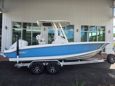 2026 Boston Whaler 220 Dauntless — front three-quarter view