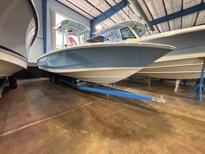 2026 Boston Whaler 250 Dauntless — front three-quarter view