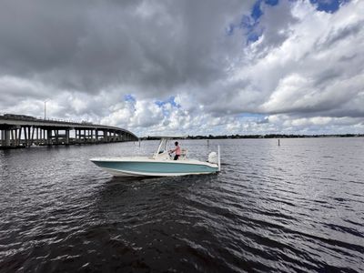 2026 Boston Whaler 250 Dauntless — front three-quarter view