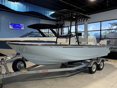 2026 Boston Whaler 190 Montauk — front three-quarter view