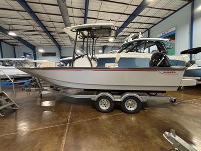 2026 Boston Whaler 210 Montauk — front three-quarter view