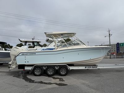 2026 Grady-White Freedom 275 — front three-quarter view